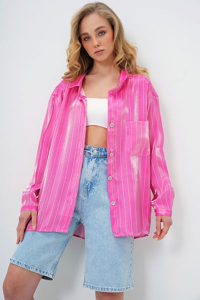 Trend Alaçatı Stili Rosa Oversize-Satinhemd mit einer Tasche für Damen ALC-X13687