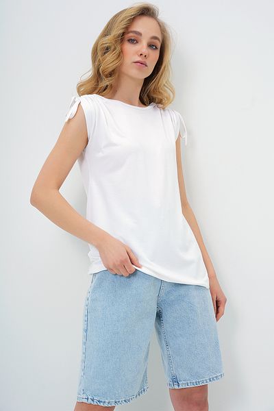 Trend Alaçatı Stili White Women's Cycling Long Collar T-Shirt Alc-X13680