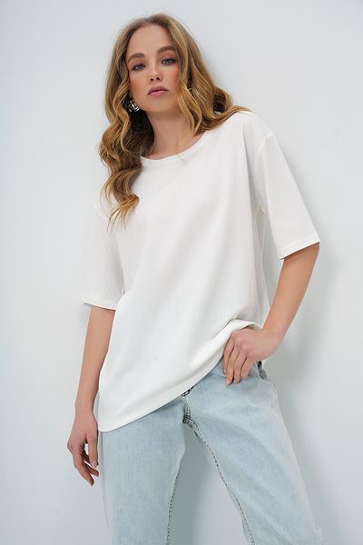 Trend Alaçatı Stili Tricou de bază texturat alb cu gât pentru femei ALC-X13666