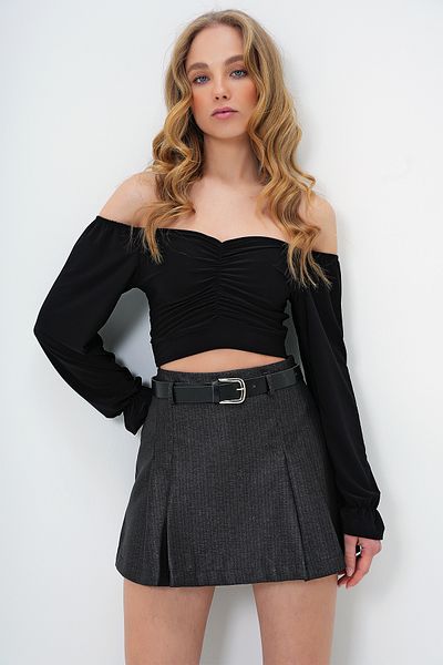 Trend Alaçatı Stili Anthrazitfarbener, plissierter, gewebter Mini-Shorts-Rock für Damen mit Gürtel ALC-X13707