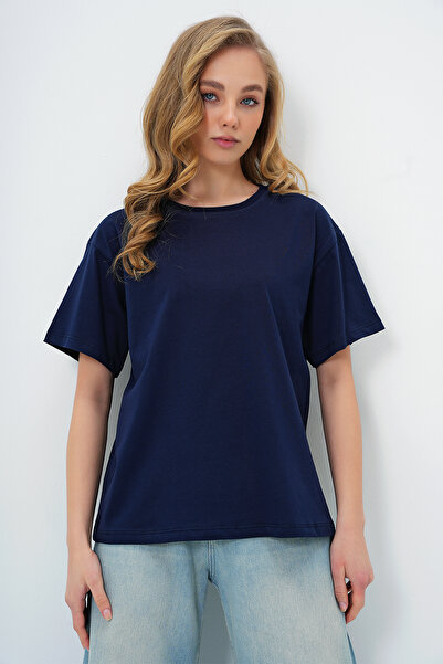 Trend Alaçatı Stili Női sötétkék, legény nyakú alap póló ALC-X13684