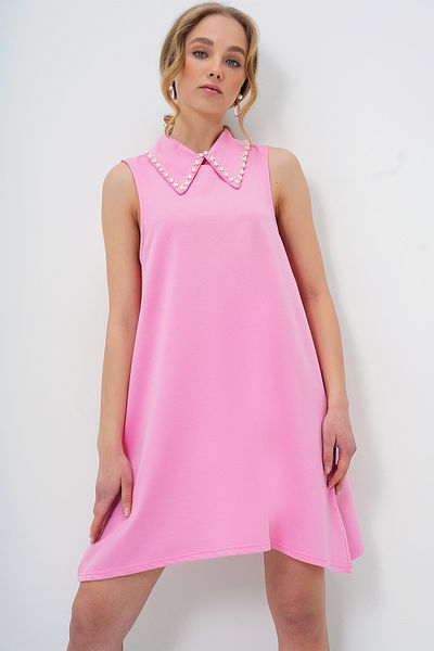 Trend Alaçatı Stili Ärmelloses Basic-Kleid für Damen in Rosa mit Kunstperlenkragen ALC-X13480