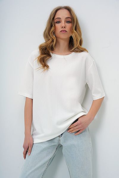 Trend Alaçatı Stili Tricou de bază texturat alb cu gât pentru femei ALC-X13666