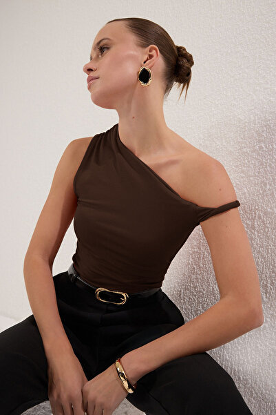 Trendyol Collection Hnědá pletená halenka s asymetrickým výstřihem a stahovací šňůrkou - Twoss25Bz00279