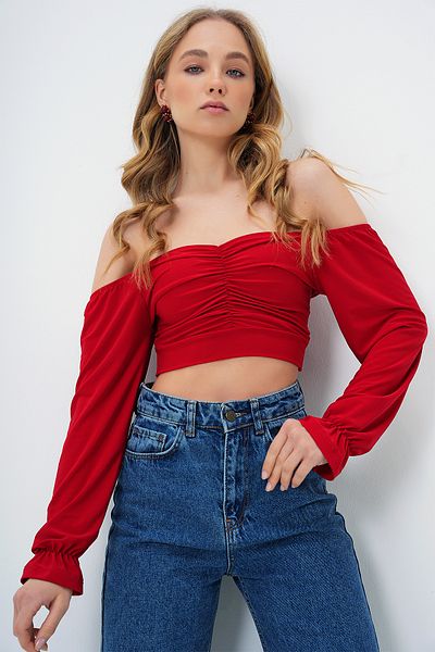 Trend Alaçatı Stili Rote Damenbluse mit gerafftem Ausschnitt und gerafftem Ausschnitt vorne in Sandy ALC-X13742