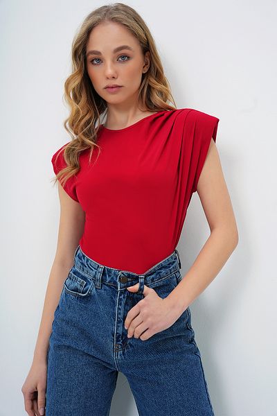 Trend Alaçatı Stili Women's Red Crew Neck Padded Sleeveless Sandy Blouse Alc-X13491