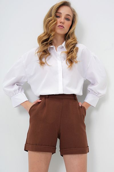 Trend Alaçatı Stili Women's Bitter Brown Double Pocket Double Leg Hidden Zipper Linen Shorts Alc-X13767