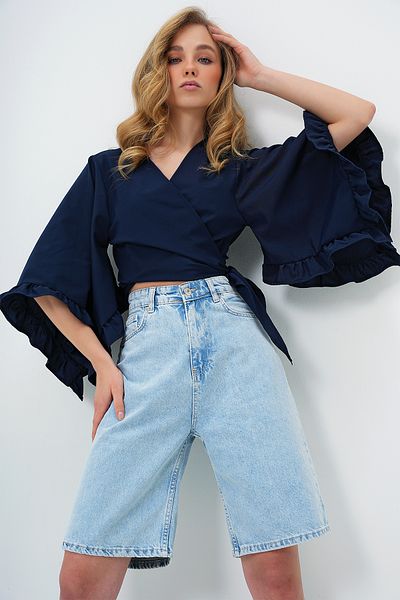 Trend Alaçatı Stili Marineblaue, gewellte, gewellte, gewebte Bluse für Damen ALC-X10336