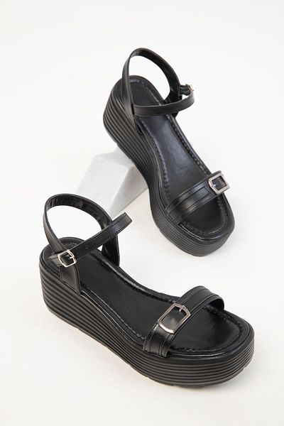 SOHO Schwarze Damenschuhe mit Keilabsatz 20391
