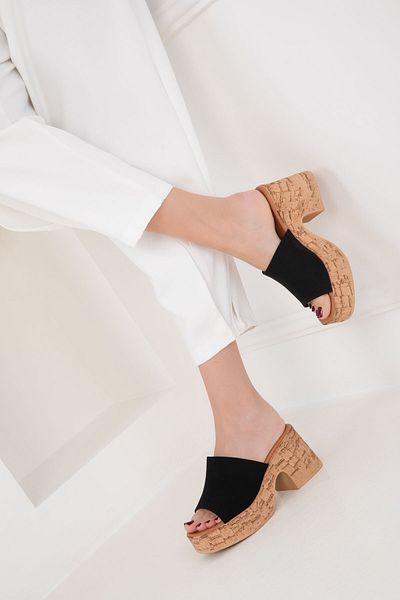 SOHO Klassische Damenschuhe mit Absatz aus schwarzem Wildleder 20392