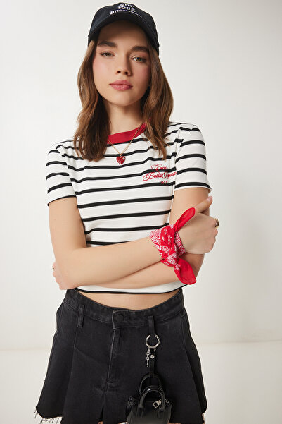 Happiness İstanbul Tricou scurt tricotat cu dungi brodate alb pentru femei CR00444