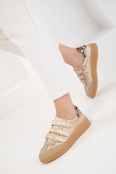 SOHO Goldfarbener Damen-Sneaker 20400