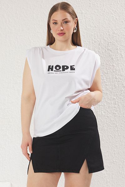 Trendyol Curve Weißes, schulterfreies, plissiertes T-Shirt aus 100 % Baumwolle – nachhaltiger Druck, TBBSS23BF00046