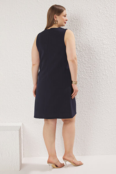 Trendyol Curve Μπλε Μίνι Μπλούζα με Χρυσά Κουμπιά και Ανοιχτούς Ώμους, Μεγάλο Μέγεθος Φόρεμα TBBSS25AH00169