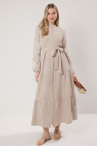 Trendyol Modest Gewebtes Kleid in Stone-Leinen-Optik mit Stickerei-Detail am Ärmel TCTSS25EB00116