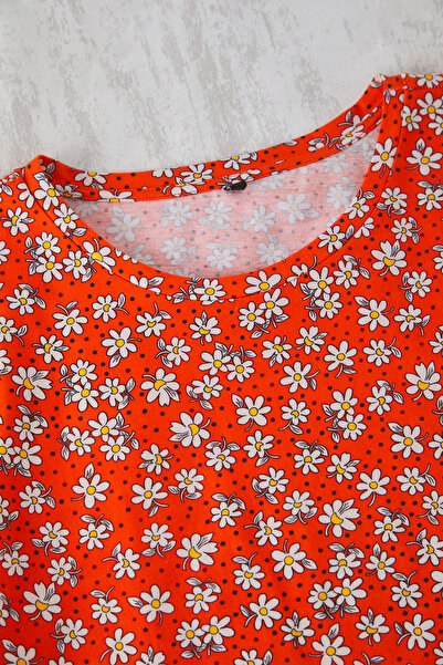 Trendyol Curve Rotes gestricktes Pyjama-Set mit Blumenmuster TBBSS24AI00139