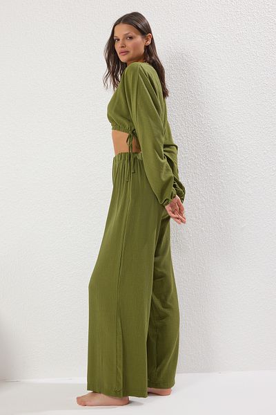 Trendyol Collection TBESS25AU00048 - Ecru Crop blúz és nadrág szett