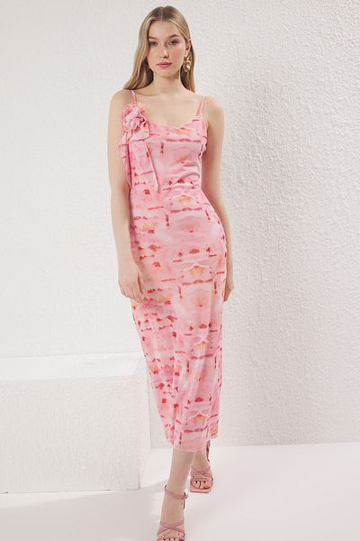 Trendyol Collection Ροζ αφηρημένο εμπριμέ τούλι Shiring / Drape Maxi πλεκτό φόρεμα TWOSS25EL00168