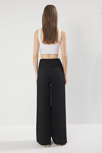 Trendyol Collection Μαύρο αθλητικό Lycra με φερμουάρ με λεπτομέρεια καλοκαιρινής άνετης αθλητικής πλεκτή φούτερ THMSS25EA00007