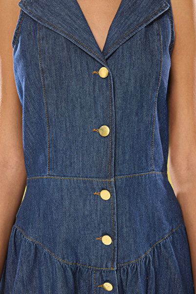 Trendyol Collection Košile s výstřihem tmavě modré midi džínové šaty - Twoss25El00149