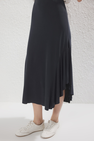 Trendyol Collection Антрацит Більше стійкості Більше вмісту Спідниця з рюшами та асиметричною складкою TWOSS25ET00113