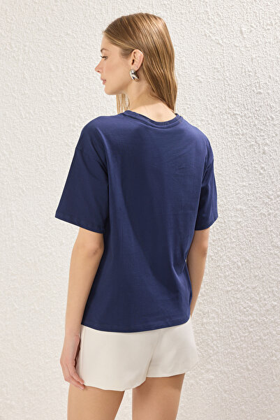 Trendyol Collection 100% bavlna, námořnická modrá, tričko s potiskem uvolněného střihu – Twoss19Gh0034