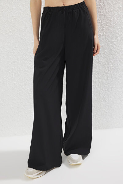 Trendyol Collection Μαύρο αθλητικό Lycra με φερμουάρ με λεπτομέρεια καλοκαιρινής άνετης αθλητικής πλεκτή φούτερ THMSS25EA00007