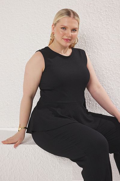 Trendyol Curve Flexibel gestrickt, Übergröße – Schwarzer Schwungrad-Umwickelanzug TBBSS25CP00017