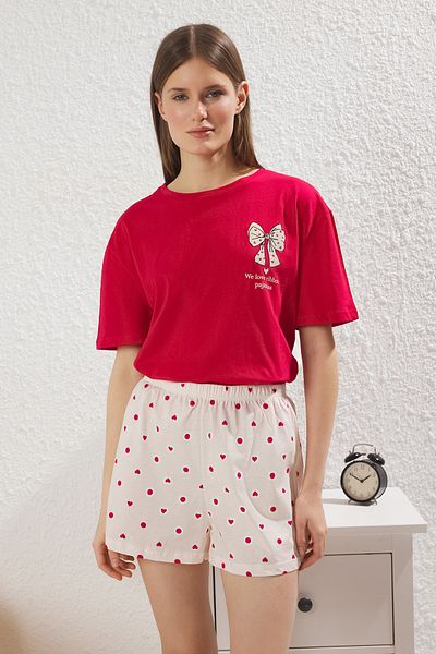 Trendyol Collection Gestricktes Pyjama-Set mit roten Kurzschluss-Shorts aus Baumwollband THMSS25PT00395