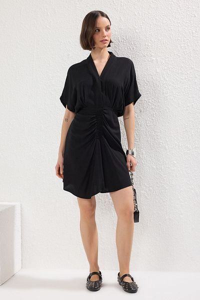 Trendyol Collection Schwarzes, gerades, kurzes / gewebtes Minikleid TWOSS25EL00587