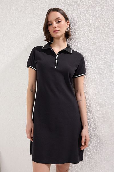 Trendyol Collection Μαύρο Colorblock Polo Neck Skater/Μίνι πλεκτό φόρεμα που ανοίγει στη μέση TWOSS25EL00376