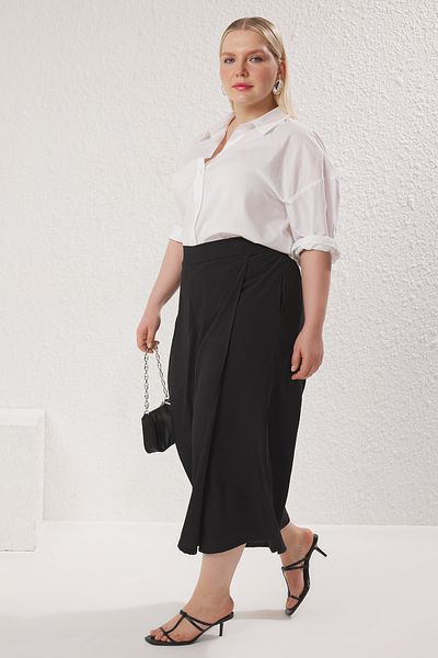 Trendyol Curve Black Bag - Stylish and Convenient