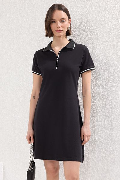 Trendyol Collection Μαύρο Colorblock Polo Neck Skater/Μίνι πλεκτό φόρεμα που ανοίγει στη μέση TWOSS25EL00376