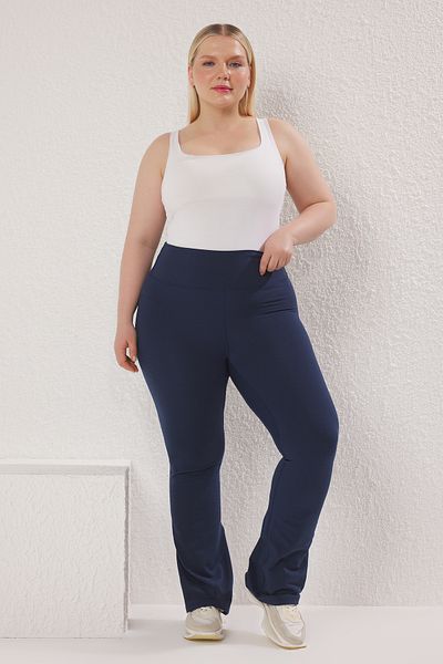 Trendyol Curve Blaue, gebürstete, weiche Stoff-Yoga-Strick-Sport-Leggings mit spanischem Bein TBBSS24AY00004