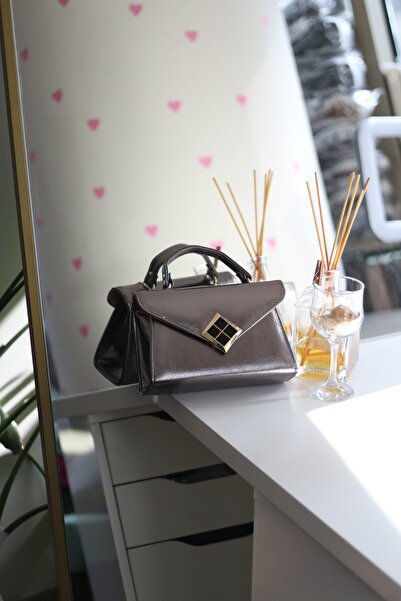 Moom Bag Жіноча платинова блискуча фактурна чорна квадратна сумочка з золотим...