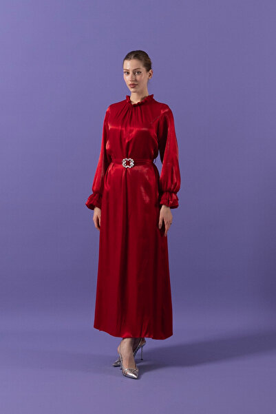 Stilife Taş Tokalı Saten Elbise Kırmızı