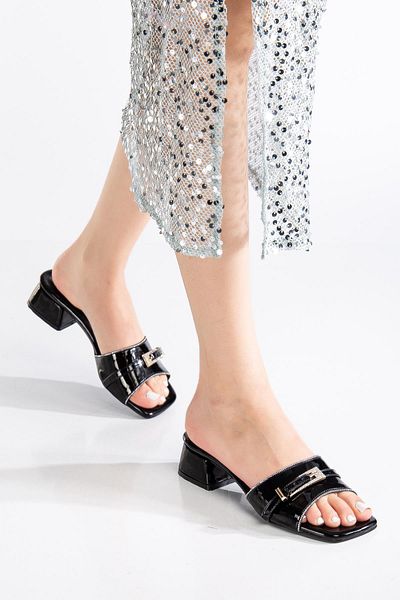 SUİNS SHOES Suins Carter Model Stone Buckle Detailed Slippers