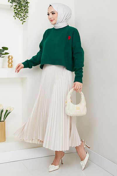 hafsamina Emerald Heart Detailed Crop Sweater Hm2632