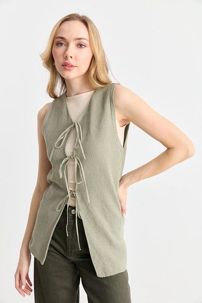 Qutu Butik 0154 Strick Vest with Lace