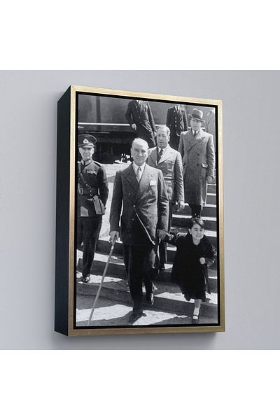 Harita Sepeti Портрет на Ататюрк с кафява рамка, правоъгълна декоративна картина върху платно с изображение на Мустафа Кемал Ататюрк