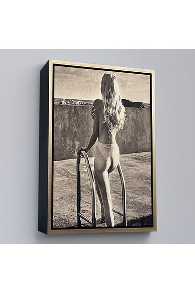 Harita Sepeti O expoziție vizuală de Helmut Newton cu cadru de aur