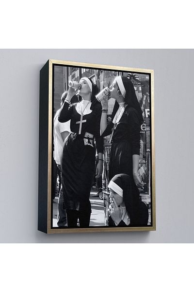 Harita Sepeti Pictură pe pânză Rebel Nuns cu cadru auriu, parodie de băut și fumat, artă de stradă alb-negru