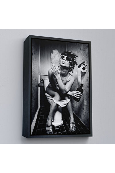 Harita Sepeti Žena koja pije i puši u crno uokvirenoj sliki na platnu za toalet