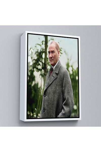Harita Sepeti Pictură de perete cu cadru alb Mustafa Kemal Atatürk în pardesiu