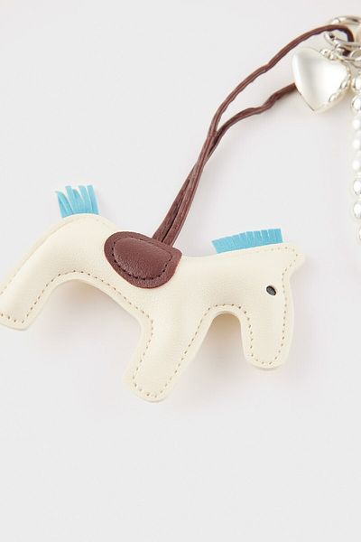 DeFacto Μπεζ μπρελόκ Lucky Horse Charm από συνθετικό δέρμα E6625AXNS