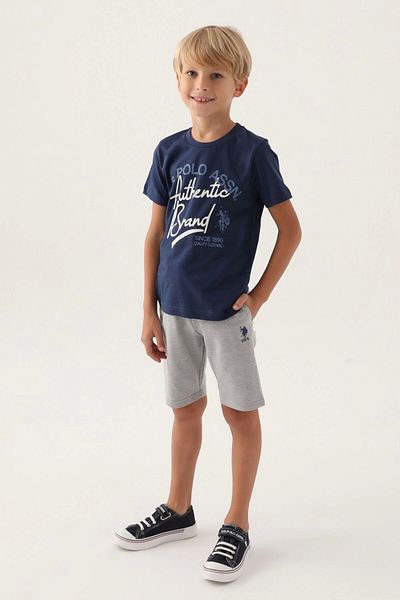 U.S. Polo Assn. بدلة برمودا للأولاد باللون البيج المرخصة من US Polo Assn