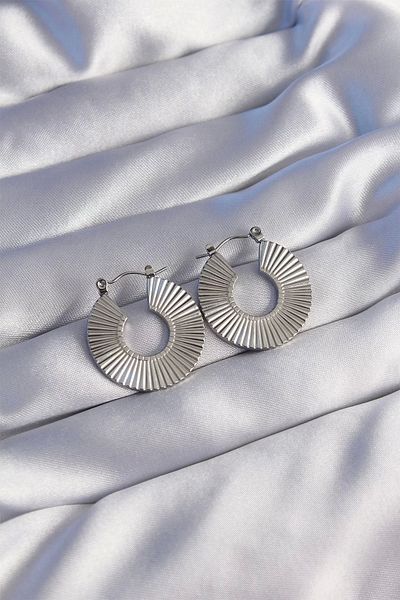 Store 316l الصلب الفضة اللون البيضاوي مخطط لوحة الأقراط