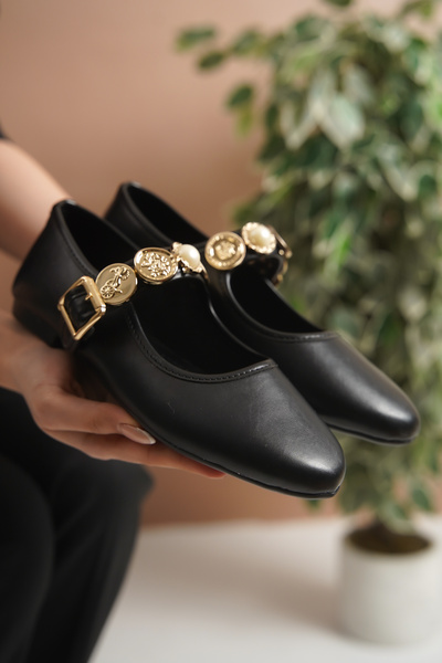 LAMOYA بروش راقصة الباليه بتفاصيل ذهبية