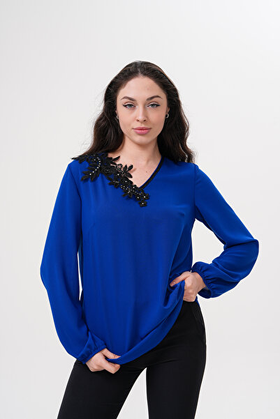 Loom Boutique Kadın Büyük Beden Yaka Güpür ve Taş İşlemeli Bluz B0056
