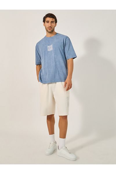 Styli MEN OVERSIZED FIT SHORTS WITH EMBOSSED TILE PRINT